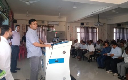 पंचायत चुनाव-2026: जिला कलेक्टर ने रिटर्निंग अधिकारियों के प्रशिक्षण का किया अवलोकन