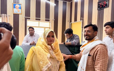 भाजपा नेता सतवीर कसाना की पत्नी ने जिला परिषद वार्ड 19 से भरा नामांकन, समर्थकों के साथ जुलूस के रूप में पहुंचीं निर्वाचन कार्यालय