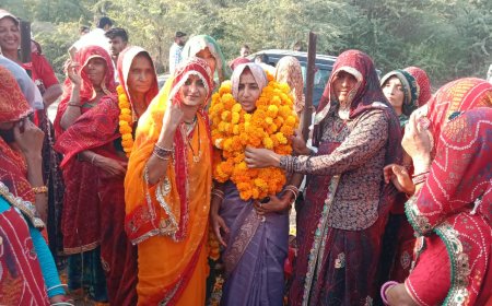 काली घाटी कोट में गूंजे चुनावी गीत: पुष्प वर्षा और साफा बंधवाकर समर्थकों ने किया जोरदार स्वागत