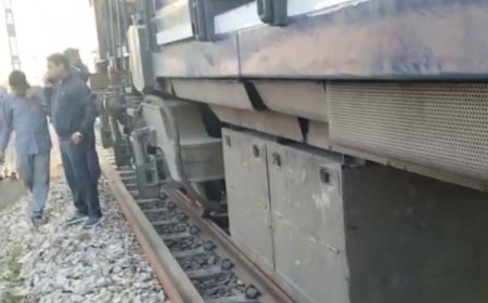 खेरली में हिंडौन फाटक के पास मालगाड़ी की चपेट में आने से BSNL के सेवानिवृत्त JEN की मौत, मौके पर जुटी भीड़