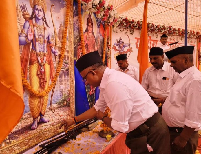 चौरीचौरा में RSS का भव्य पथ संचलन, घोष की धुन पर कदमताल करते निकले स्वयंसेवक