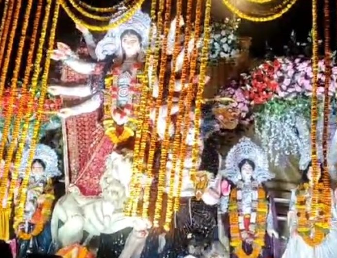 मां दुर्गा के विसर्जन के साथ संपन्न हुआ शारदीय नवरात्रोत्सव, सुख-समृद्धि की कामना के साथ दी विदाई