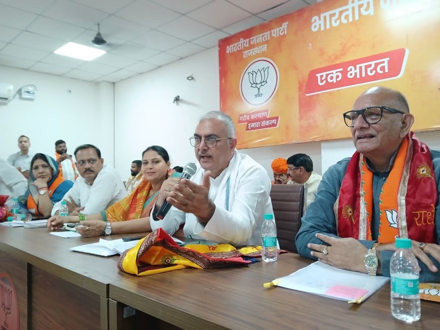 भरतपुर पहुंचे संजय भाटिया, जिला कार्यालय में पदाधिकारियों और प्रमुख कार्यकर्ताओं की बैठक लेकर पंचायत चुनाव की तैयारियों पर किया मंथन