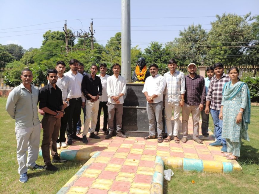 संविदा प्लेसमेंट संघर्ष समिति ने मिनी सचिवालय में बापू व शास्त्री जी को किया नमन; अहिंसा और जनसेवा के सिद्धांतों पर चलने का लिया संकल्प