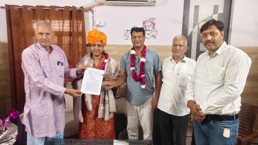 रूपवास स्टेशन पर ट्रेन ठहराव की मांग जोर पकड़ी, विधायक को सौंपा ज्ञापन