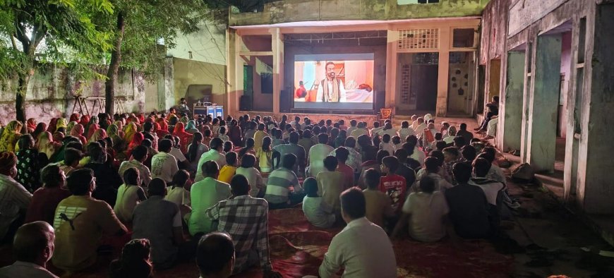 गुरला में गूंजे जय श्री राम: बड़ी स्क्रीन पर दिखाई गई फिल्म 'हनुमान अंश', सामूहिक हनुमान चालीसा पाठ में उमड़े श्रद्धालु
