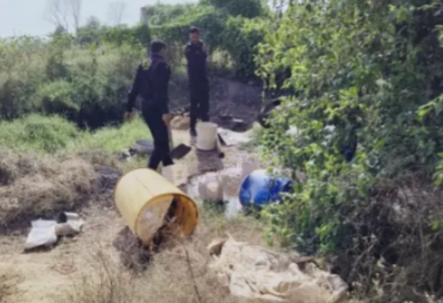 नौगांवा पुलिस का बड़ा एक्शन: मुबारिकपुर के जंगलों में दबिश देकर 8 शराब भट्टियां तोड़ीं, 20 हजार लीटर वॉश किया नष्ट