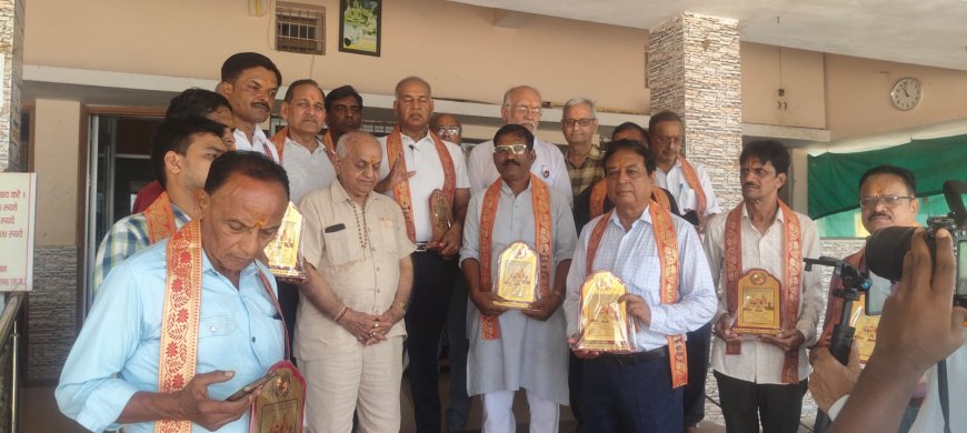 जैन पत्रकार महासंघ ने किए महातीर्थ चंद्रगिरि डोंगरगढ़ में आचार्य श्री की समाधि स्थल के दर्शन