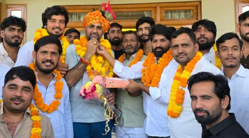 यूथ कांग्रेस की नवनिर्वाचित कार्यकारिणी का विधायक ललित यादव के निवास पर भव्य स्वागत