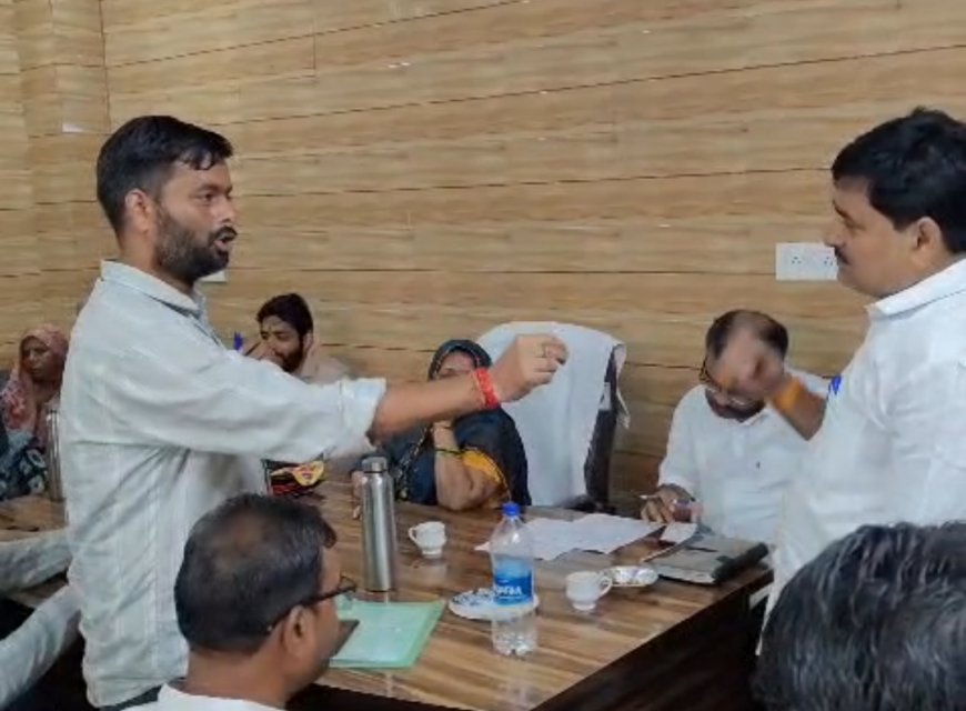 गोविंदगढ़-रामबास नगर पालिका की पहली साधारण सभा: सफाई व्यवस्था में भेदभाव पर भड़के पार्षद, 7 अक्टूबर तक मांग पूरी न होने पर भूख हड़ताल की चेतावनी