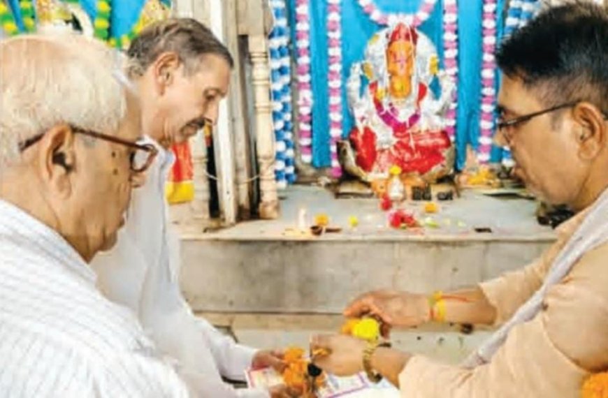 गोविंदगढ़: 7 अक्टूबर से शुरू होगा रामलीला का मंचन; विधिवत बल्ली पूजन व ध्वजारोहण के साथ तैयारियां शुरू