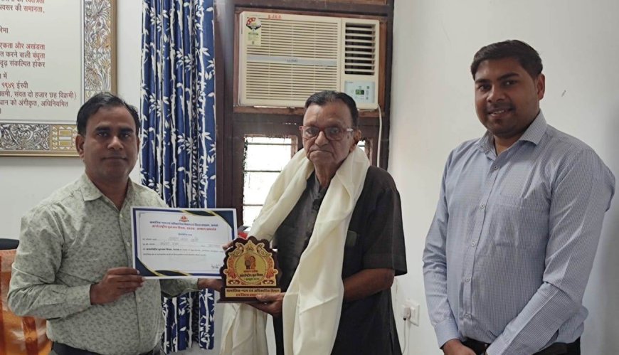 अंतरराष्ट्रीय वृद्धजन दिवस पर अलवर में कला साधक सम्मानित: राजर्षि अभय समाज के वरिष्ठ कलाकार अमृत खत्री का हुआ बहुमान