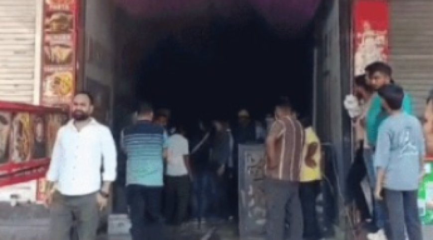 अलवर के मनु मार्ग स्थित लक्ष्य लाइब्रेरी  में लगी आग: समय रहते बच्चों को बाहर निकाले जाने से टला बड़ा हादसा