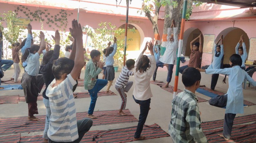 श्री गोविंद देव परोपकारी ट्रस्ट द्वारा योग शिक्षा का आगाज: राउप्रावि गंगाबाग में हुआ योग सत्र