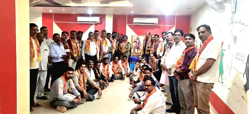 विप्र फाउंडेशन अलवर की बैठक में चतुर्थ विप्र प्रतिभा सम्मान समारोह एवं करियर काउंसलिंग शिविर की तैयारियों पर हुई चर्चा
