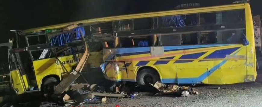 महुवा:NH-21 पर पीपलखेड़ा कट के पास दर्दनाक सड़क हादसा: स्लीपर बस और कंटेनर की टक्कर में महिला की मौत, 25 घायल