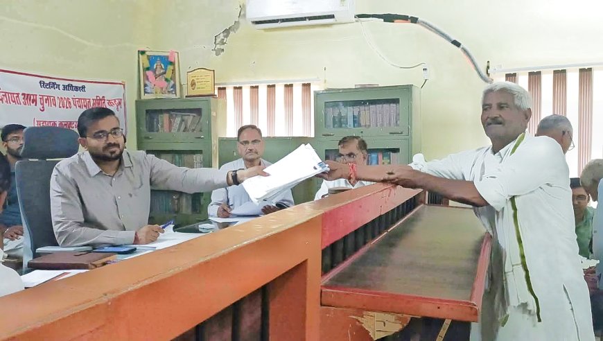 कठूमर में पंचायत समिति चुनाव को लेकर गरमाया सियासी माहौल: पहले दिन 23 सीटों पर 45 अभ्यर्थियों ने दाखिल किए 53 नामांकन