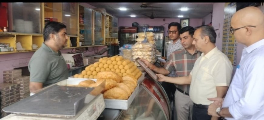 खैरथल में मिलावटखोरों पर बड़ा शिकंजा: दूषित सामग्री नष्ट, तीन दुकानें सीज और घी-पनीर के नमूने लिए