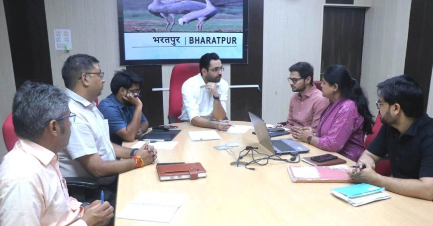 पंचायत आम चुनाव-2026: भरतपुर में जिला निर्वाचन अधिकारी कमर चौधरी की अध्यक्षता में मतदान दलों का रेंडमाइजेशन संपन्न