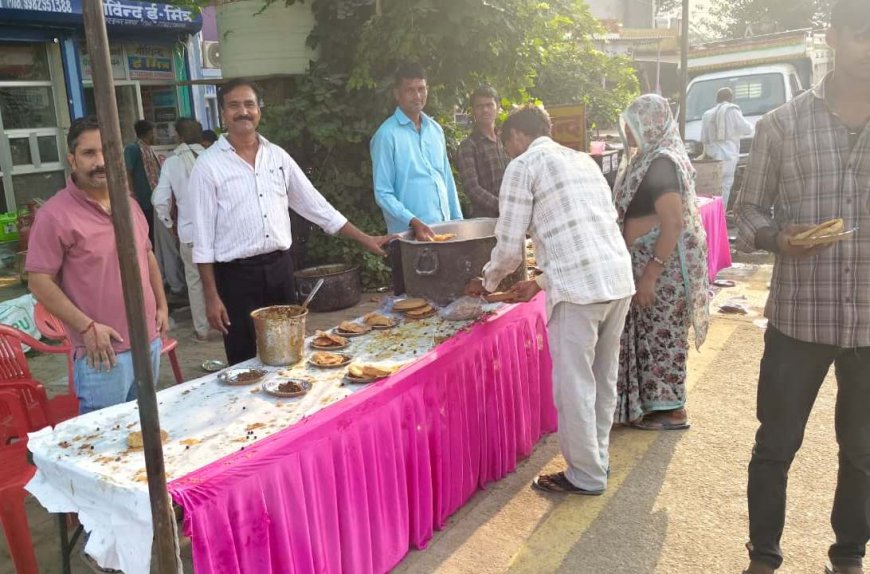 लक्ष्मणगढ़: शारदीय नवरात्र के चौथे दिन मां कूष्मांडा की पूजा-अर्चना, कठूमर रोड पर हुआ भव्य प्रसादी वितरण