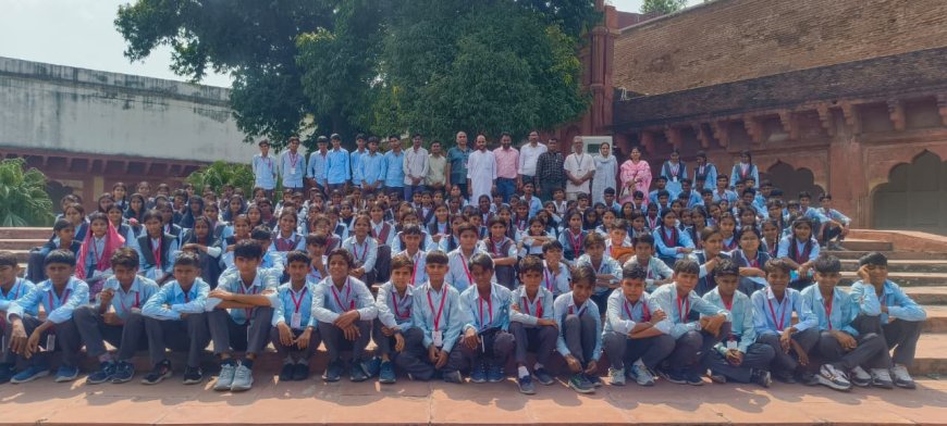 पीएम श्री स्कूल अलावडा के बच्चों ने पहली बार किए आगरा के ताजमहल और मेट्रो के दर्शन, हरित विद्यालय भ्रमण के तहत पहुंचे 200 छात्र