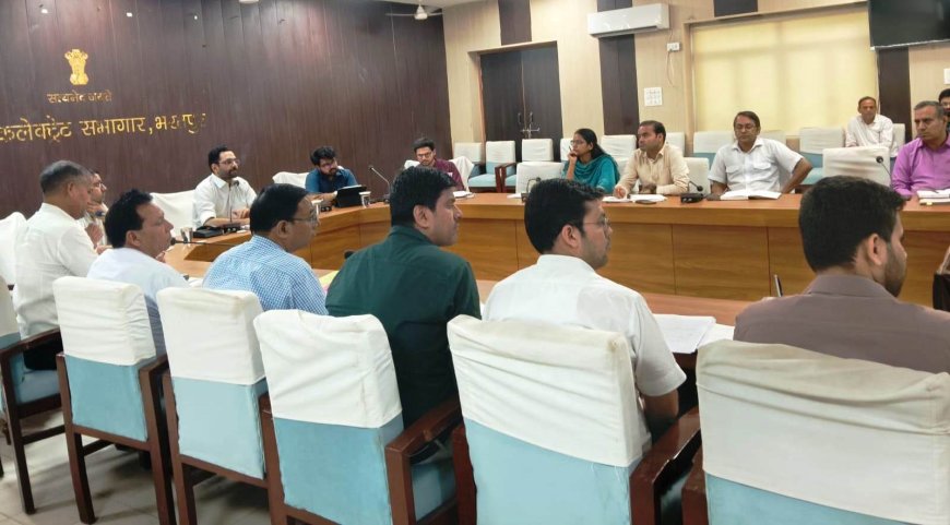 पंचायती राज चुनाव-2026: भरतपुर में जिला निर्वाचन अधिकारी ने ली प्रकोष्ठ प्रभारियों की बैठक, निष्पक्ष व पारदर्शी चुनाव के दिए सख्त निर्देश