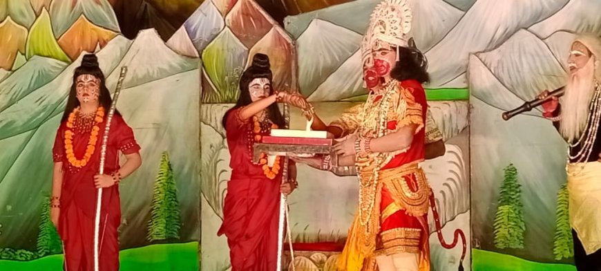 अलवर में रामलीला का आठवाँ दिन: सीता हरण और जटायु वध के प्रसंग देख भावुक हुए दर्शक, राम-सुग्रीव मित्रता का हुआ मंचन
