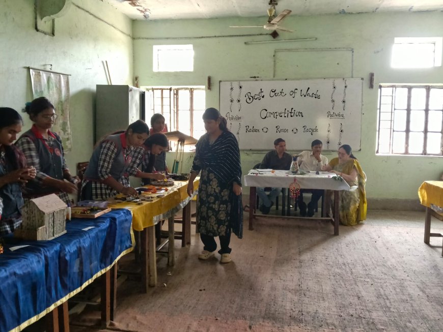 आर्य महिला विद्यापीठ कन्या महाविद्यालय में 'बेस्ट आउट ऑफ वेस्ट' प्रतियोगिता आयोजित: छात्राओं ने अनुपयोगी वस्तुओं से बनाई आकर्षक कलाकृतियाँ