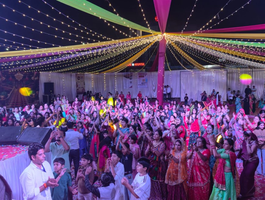 उदयपुरवाटी में पहली बार सजी महिलाओं की विशेष गरबा रास, मयूर होटल की पहल ने रचा नया इतिहास