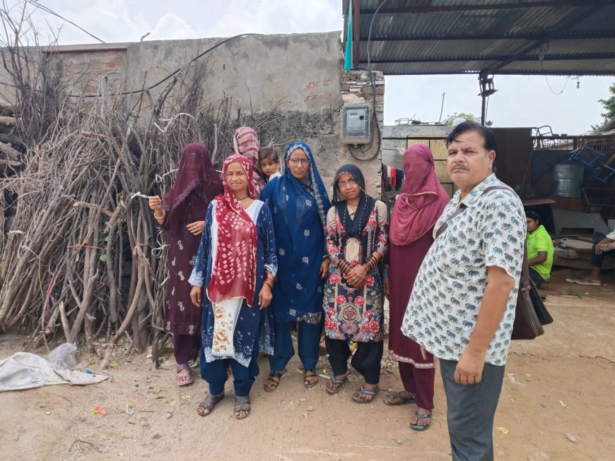 स्वीप टीम ने चलाया घर-घर दस्तक अभियान: 17-18 वर्ष के युवाओं के नाम जोड़े, मतदाताओं को किया जागरूक