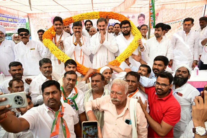 कांग्रेस के राष्ट्रीय नेताओं व प्रतिपक्ष नेता टीकाराम जूली ने किया जनसभा को संबोधित कांग्रेस के पक्ष में मांगे वोट