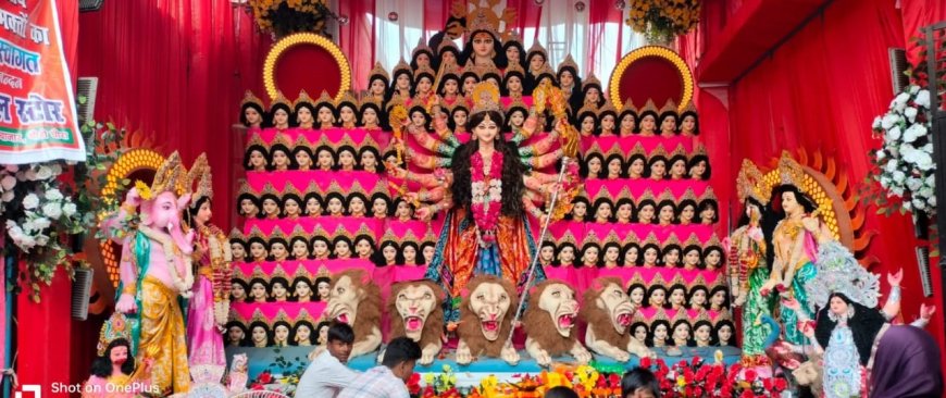 चौरी-चौरा में मां दुर्गा का अद्भुत स्वरूप बना आकर्षण, 108 मुख वाली प्रतिमा के दर्शन को उमड़ रहे श्रद्धालु