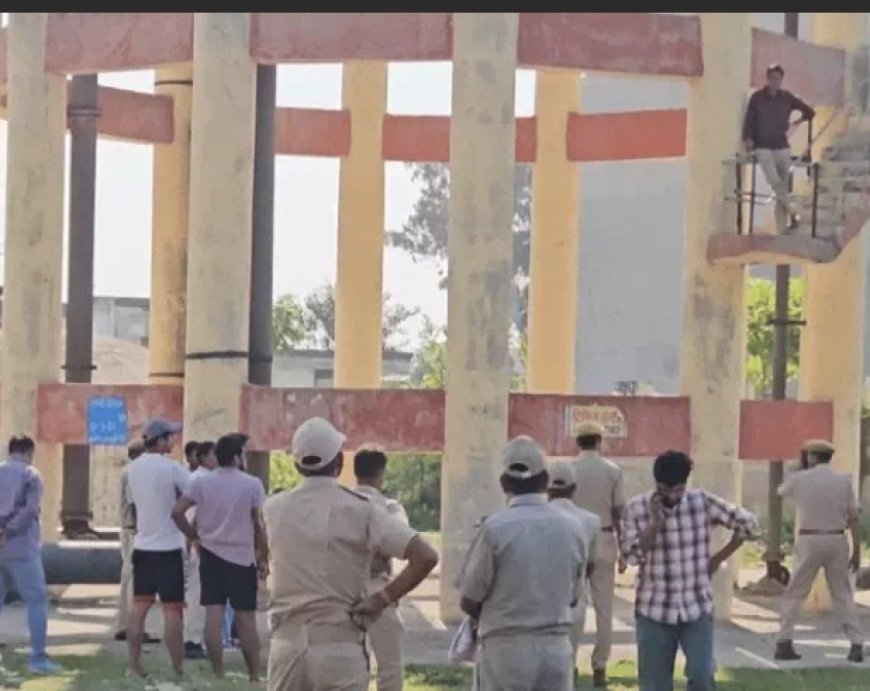 टिकट वितरण से नाराज कांग्रेसी कार्यकर्ता भाजपा ऑफिस के पास पानी की टंकी पर चढ़ा, पूर्व विधायक पर लगाए गंभीर आरोप