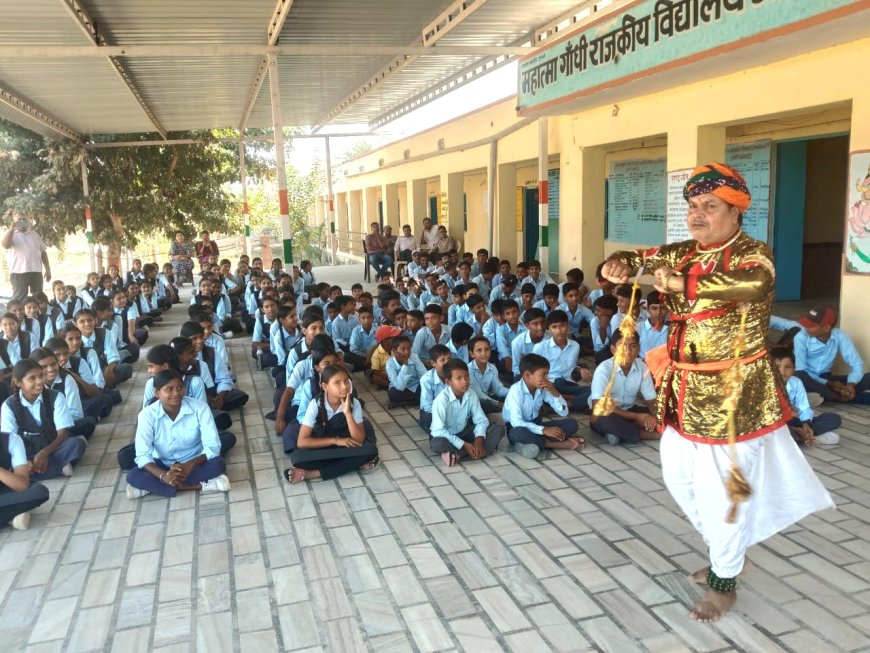 जाखली के महात्मा गांधी विद्यालय में स्वीप कार्यक्रम का आयोजन: रैली निकाल दिया मतदान का संदेश, 90 विद्यार्थियों ने भरे संकल्प पत्र