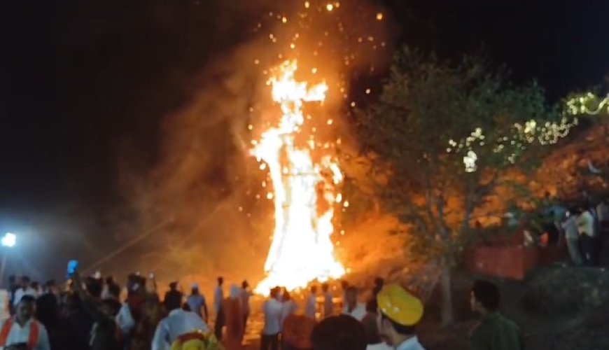 असत्य पर सत्य की विजय के प्रतीक रावण के पुतले का दहन