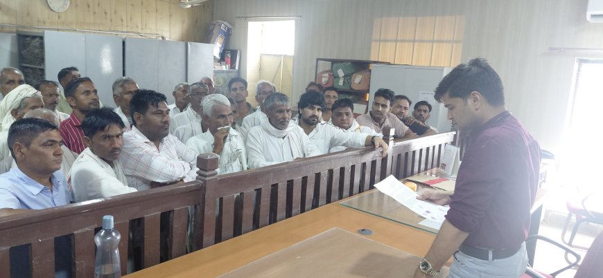 करणपुर ग्राम वासियों ने पाटोली ग्राम पंचायत में करणपुर को जोड़ने की मांग को लेकरउपखंड अधिकारी को चुनाव बहिष्कार को लेकर दिया ज्ञापन