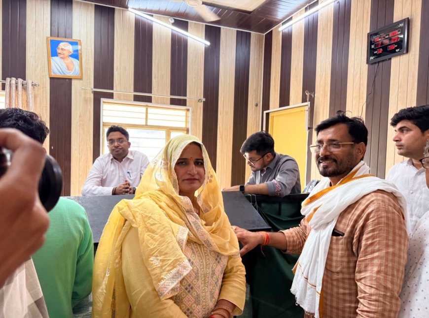 भाजपा नेता सतवीर कसाना की पत्नी ने जिला परिषद वार्ड 19 से भरा नामांकन, समर्थकों के साथ जुलूस के रूप में पहुंचीं निर्वाचन कार्यालय