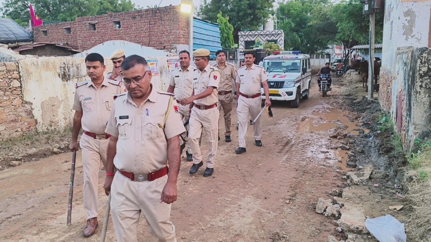 बालाहेड़ी थाना पुलिस ने निकाला फ्लैग मार्च: निर्भीक होकर मतदान करने का दिया संदेश