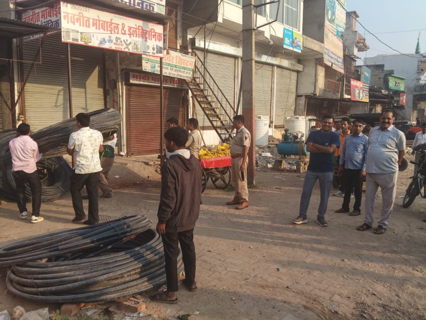 महुवा नगरपालिका व पुलिस प्रशासन ने हटाया अस्थाई अतिक्रमण, फल-सब्जी मंडी व्यवस्थित, यातायात सुगम कल भी चलेगा अतिक्रमण हटाओ अभियान