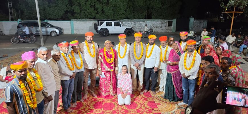 नाग चौक बायोसा गरबा मित्र मंडल ने कांग्रेस नेताओं एवं पार्षदों का किया बहुमान