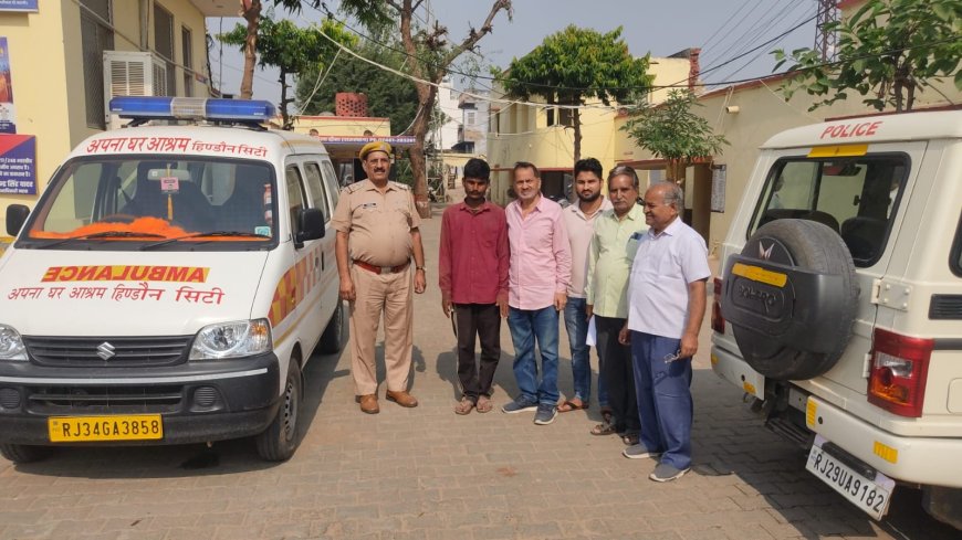 महुवा में इंसानियत की बड़ी मिसाल: पुलिस और 'अपना घर समिति' ने लावारिस बीमार प्रभु जी को भेजा हिंडौन आश्रम