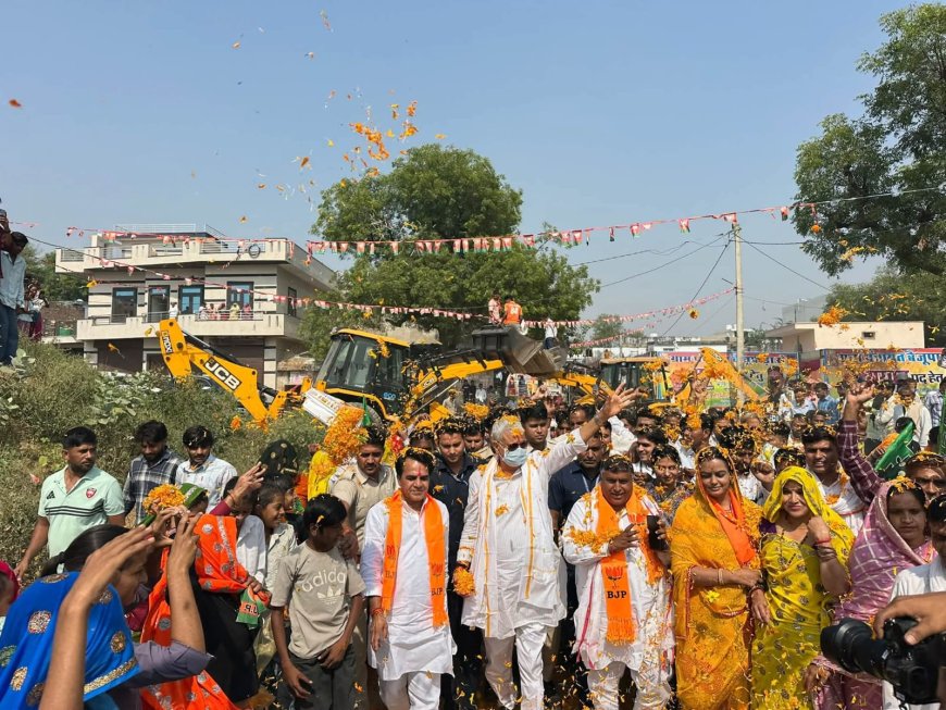 "क्षेत्र के विकास के लिए धन की कमी नहीं आने दी जाएगी": महुआ में आयोजित विशाल चुनावी सभा में बोले कैबिनेट मंत्री डॉ. किरोड़ी लाल मीणा