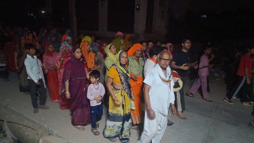 अलावडा में आस्था का सैलाब: शरद पूर्णिमा की धवल चांदनी में ग्रामीणों ने लगाई कस्बे की परिक्रमा, शुरू हुआ कार्तिक मास का अनुष्ठानअलावडा में आस्था का सैलाब: शरद पूर्णिमा की धवल चांदनी में ग्रामीणों ने लगाई कस्बे की परिक्रमा, शुरू हुआ कार्तिक मास का अनुष्ठान