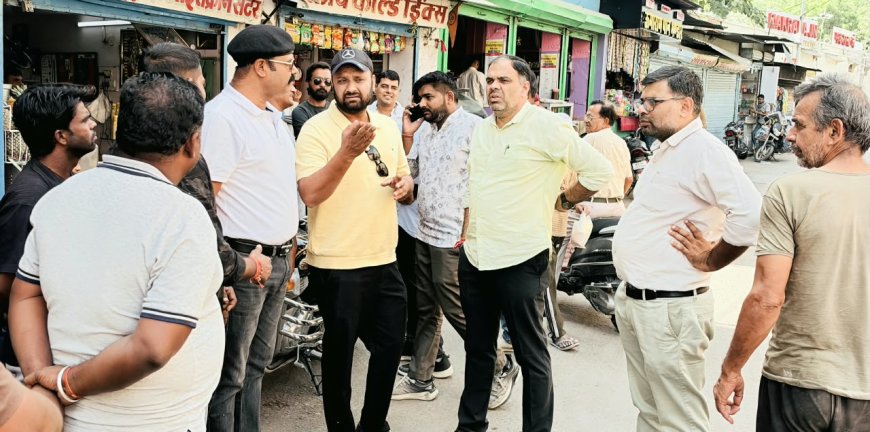 सड़कों पर उतरे सभापति और आयुक्त: मकराना नगर परिषद टीम ने परखी वार्डों की व्यवस्थाएं, मौके पर हुआ समस्याओं का निस्तारण