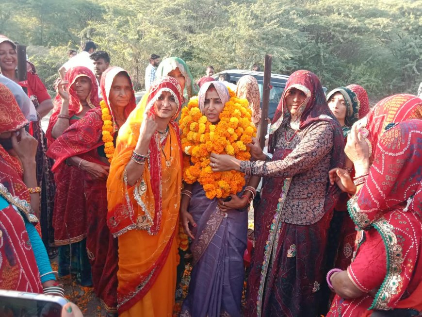 काली घाटी कोट में गूंजे चुनावी गीत: पुष्प वर्षा और साफा बंधवाकर समर्थकों ने किया जोरदार स्वागत