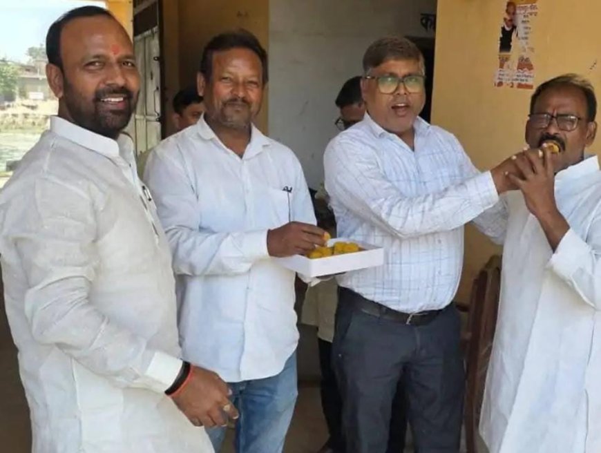 चौरीचौरा में गूंजे जीत के नारे: लगातार चौथी बार MLC बने ध्रुव त्रिपाठी:चौरीचौरा के शिक्षकों और भाजपा कार्यकर्ताओं ने जताई खुशी
