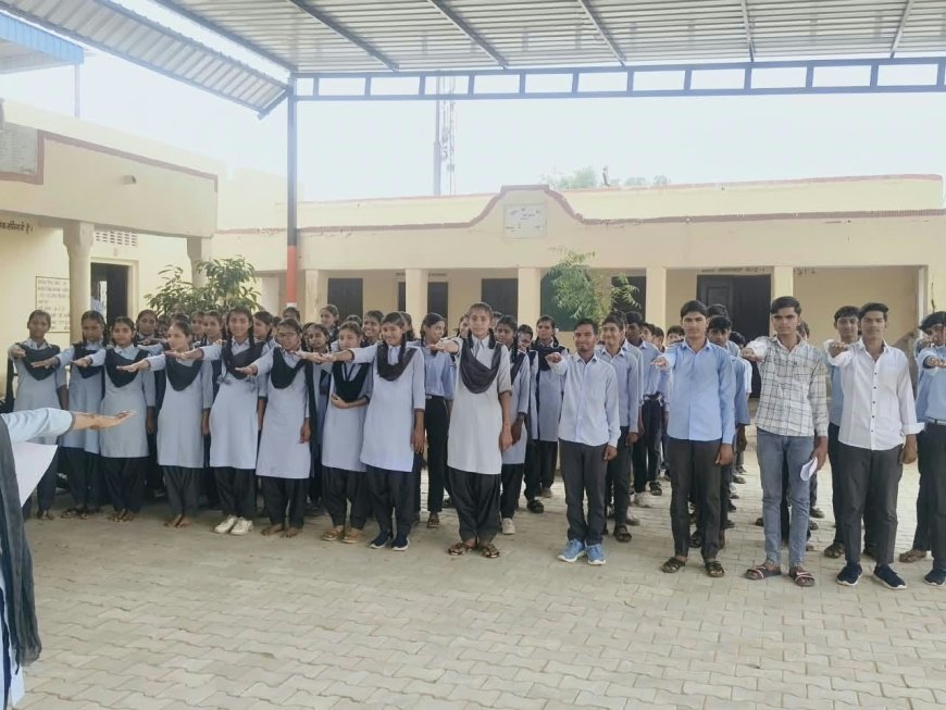 चाण्डी विद्यालय में प्रतीकात्मक मतदान केंद्र बनाकर विद्यार्थियों को सिखाया वोट डालने का तरीका: नव-पंजीकृत युवा मतदाताओं का हुआ सम्मान