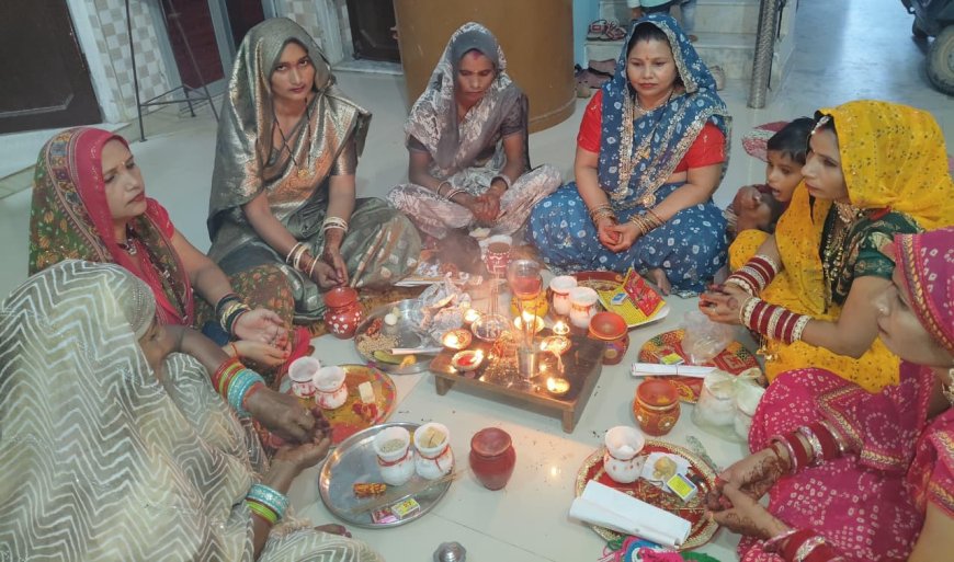 कठूमर में श्रद्धा और उल्लास के साथ मनाया गया करवा चौथ: सुहागिनों ने रखा निर्जला व्रत, पति की दीर्घायु की कामना