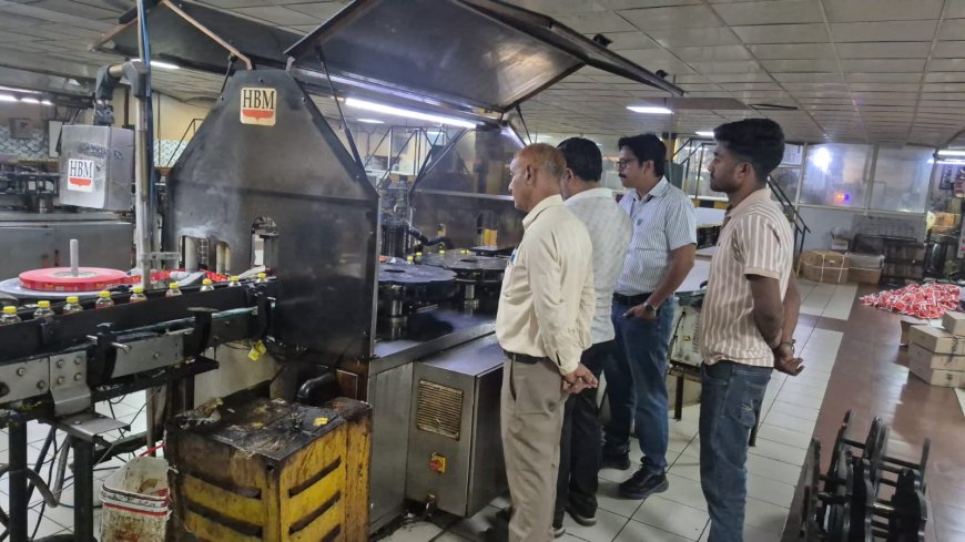 ​'शुद्ध आहार मिलावट पर वार': अलवर में मिठाइयों और डेयरियों पर खाद्य सुरक्षा टीम का छापा, 80 लीटर दूषित दूध नष्ट