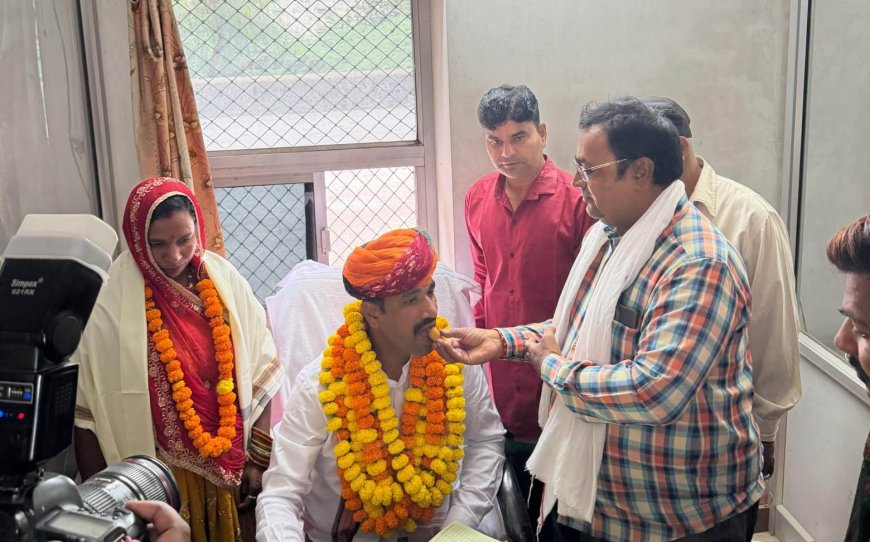 मेंजा ग्राम पंचायत में संजय कुमार धोबी ने संभाला पदभार: ढोल-नगाड़ों और साफा बंधवाकर हुआ भव्य स्वागत, विकास को गति देना पहली प्राथमिकता